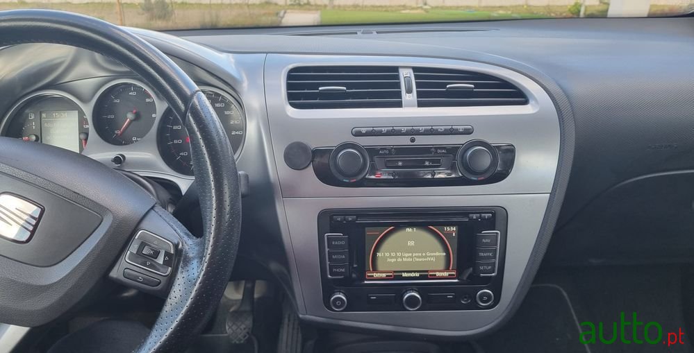 2012' SEAT Leon photo #1