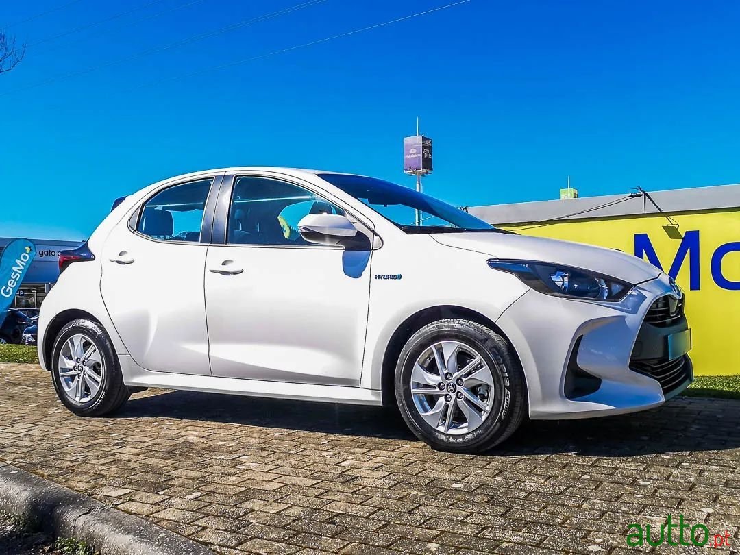 2021' Toyota Yaris photo #2