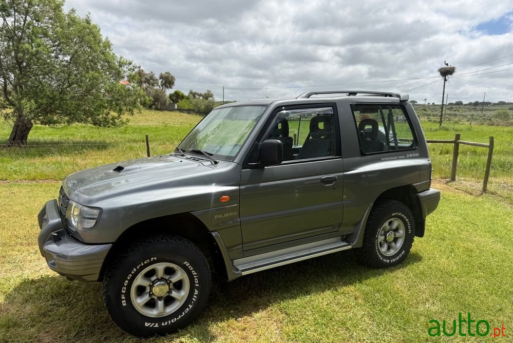 1998' Mitsubishi Pajero photo #2