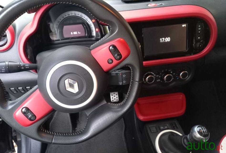 2015' Renault Twingo Sport photo #2