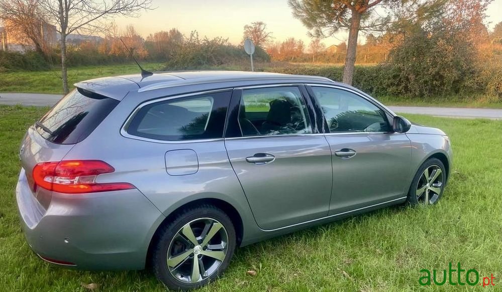 2018' Peugeot 308 Sw photo #5