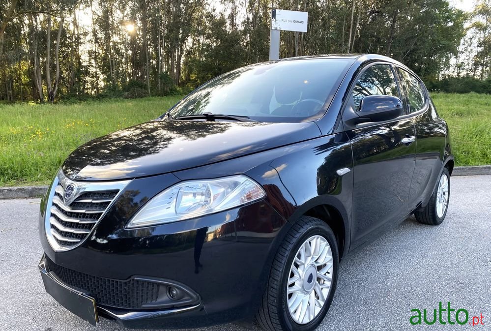 2013' Lancia Ypsilon 1.2 S&S Fashion photo #4