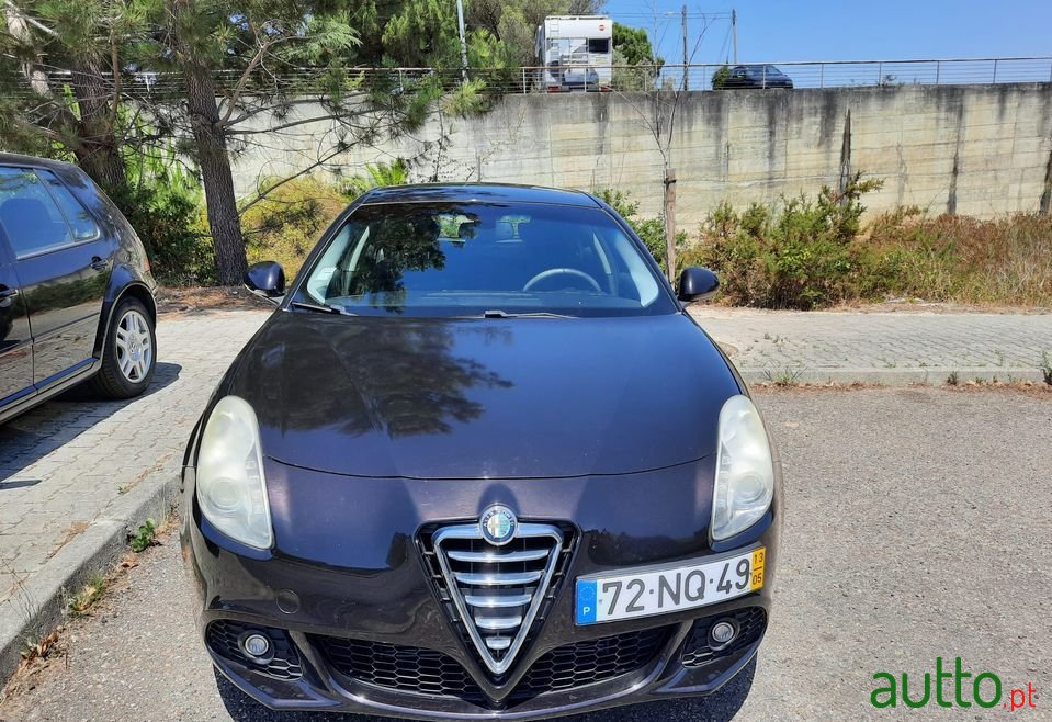 2013' Alfa Romeo Giulietta photo #1