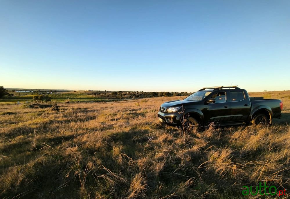 2021' Nissan Navara photo #3