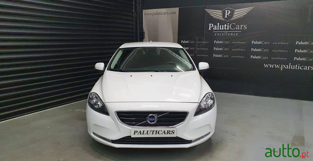 2015' Volvo V40 photo #2