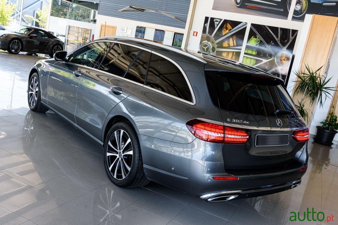 2021' Mercedes-Benz E-300 photo #5