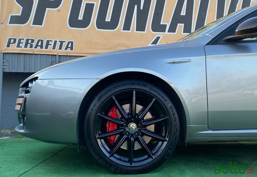 2006' Alfa Romeo 159 Sportwagon photo #6