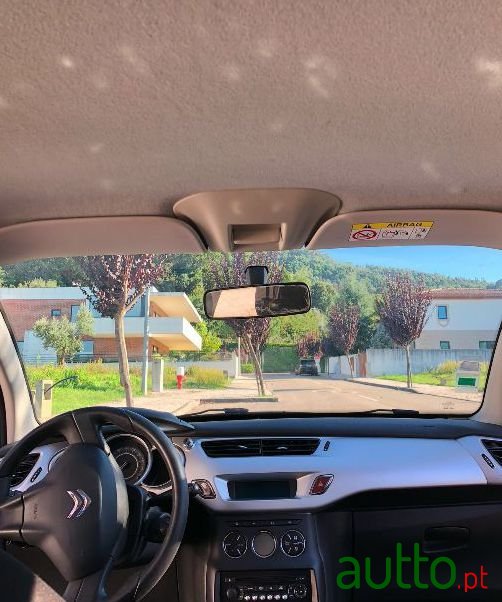 2011' Citroen C3 photo #2