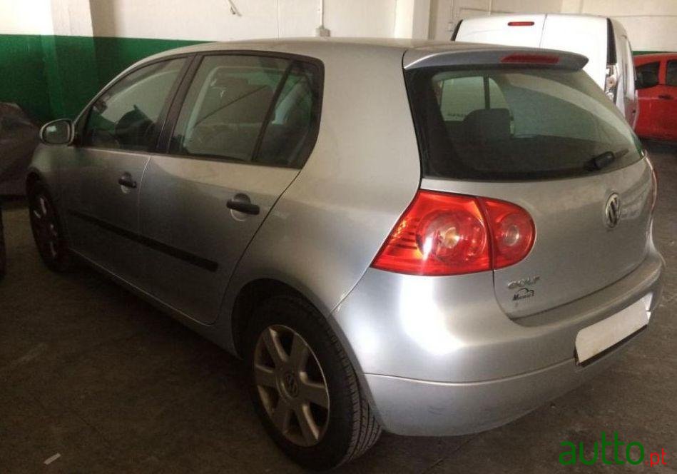 2004' Volkswagen Golf photo #1