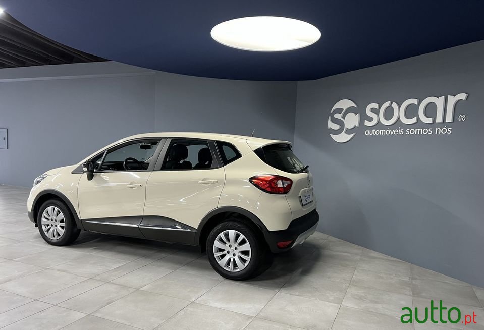 2016' Renault Captur photo #5