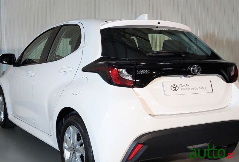 2021' Toyota Yaris photo #2