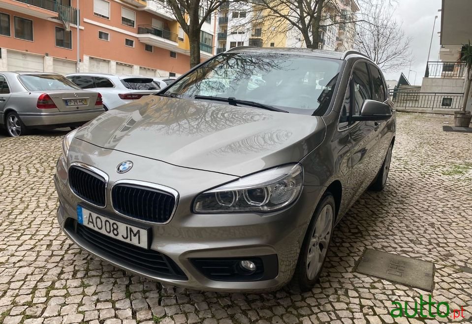 2016' BMW 225Xe Sport photo #3