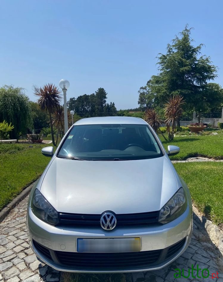 2010' Volkswagen Golf photo #2