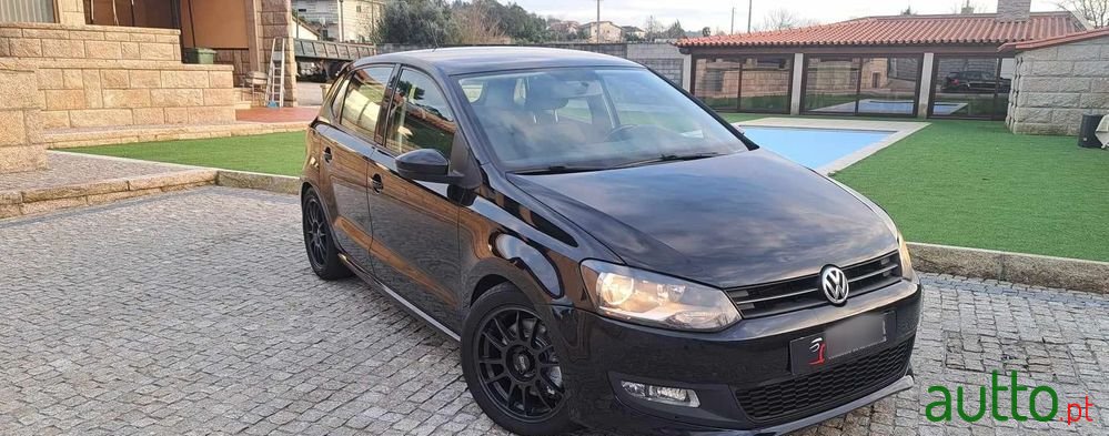 2010' Volkswagen Polo photo #1