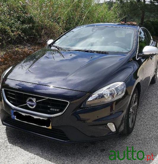 2014' Volvo V40 2.0 D4 R-Design photo #3