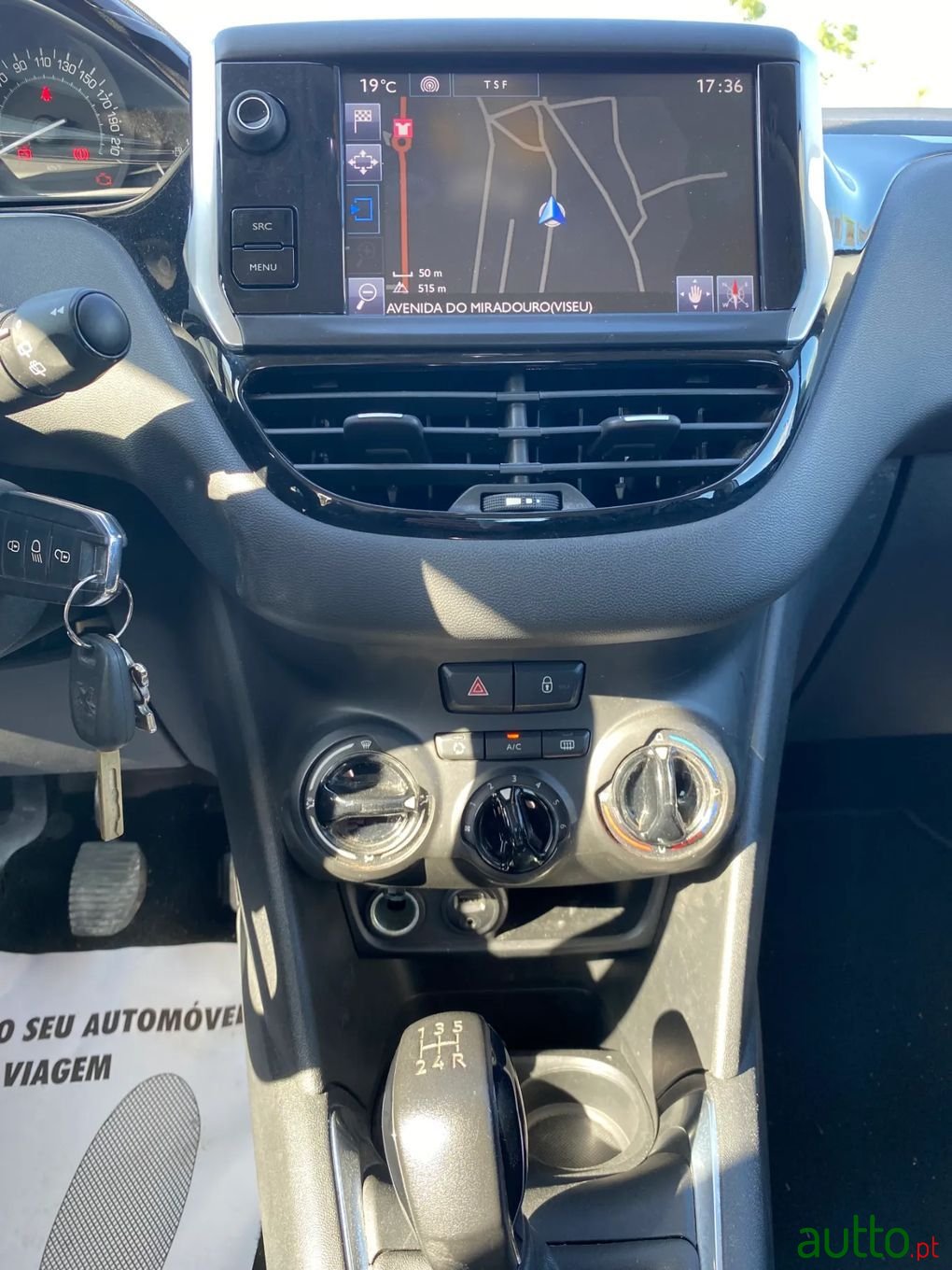 2015' Peugeot 208 photo #6