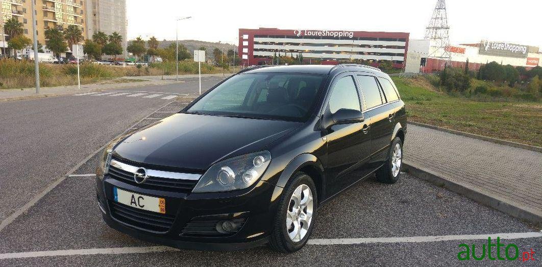 2005' Opel Astra Caravan photo #1