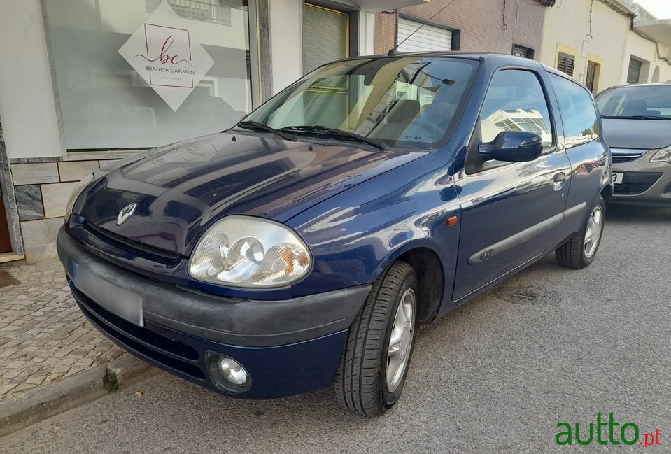 2001' Renault Clio photo #2