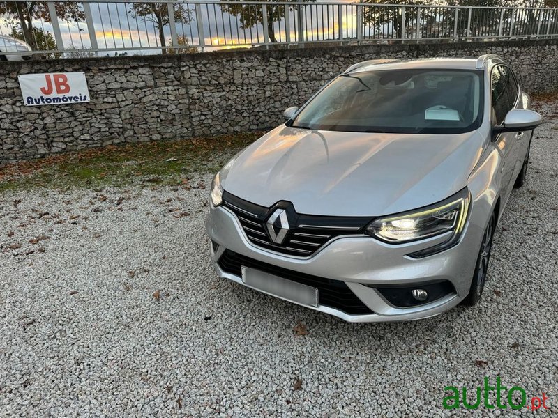 2018' Renault Megane Sport Tourer photo #2