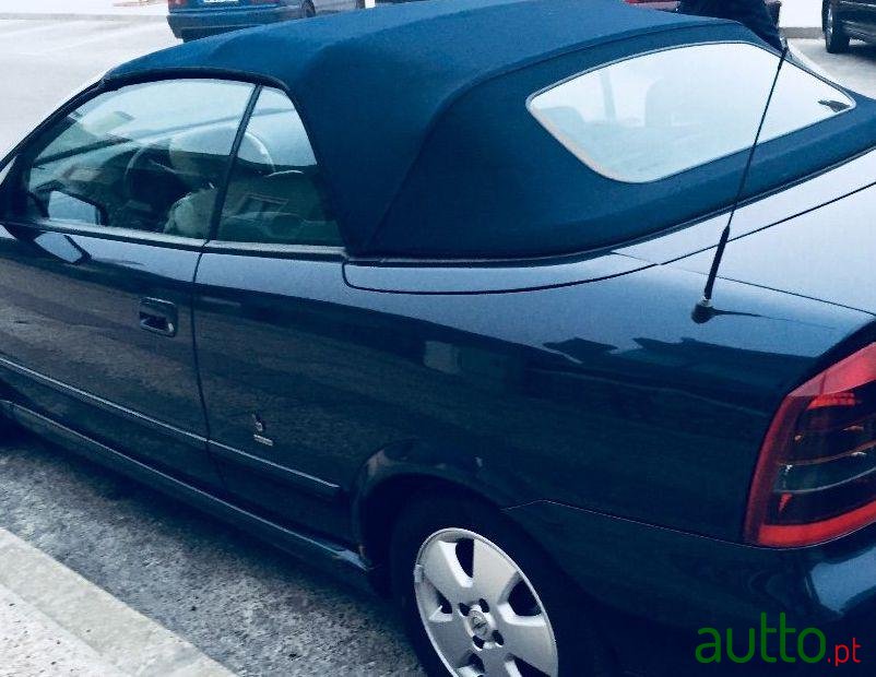 2001' Opel Astra Cabrio photo #2