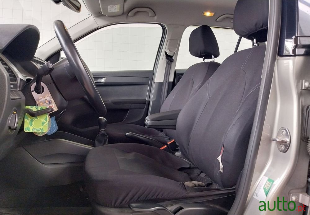 2015' Skoda Fabia Break photo #4