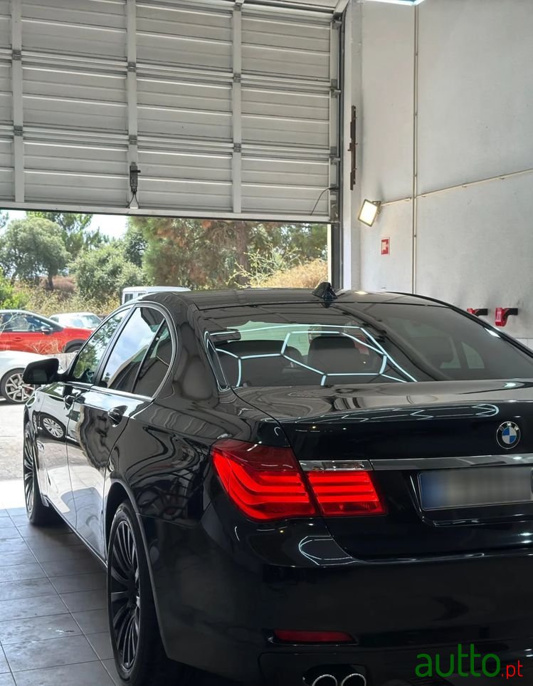 2011' BMW 730 D photo #5