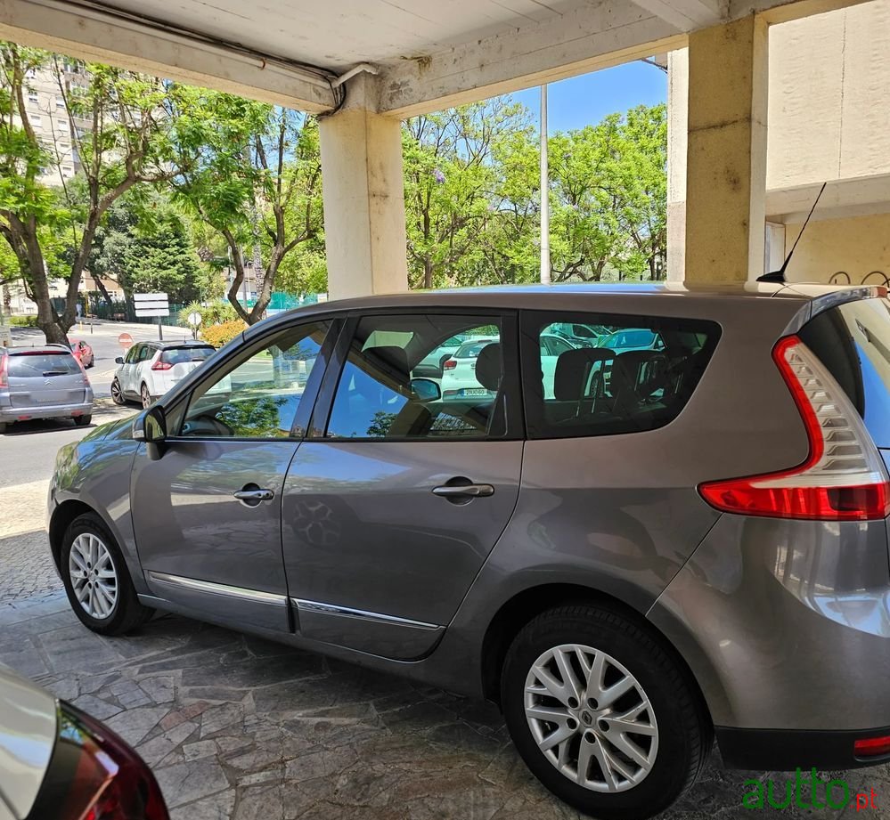 2012' Renault Grand Scenic 1.5 Dci Luxe 7L photo #6