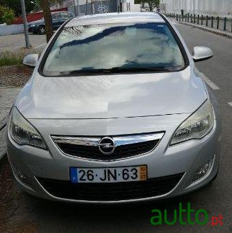 2010' Opel Astra photo #3