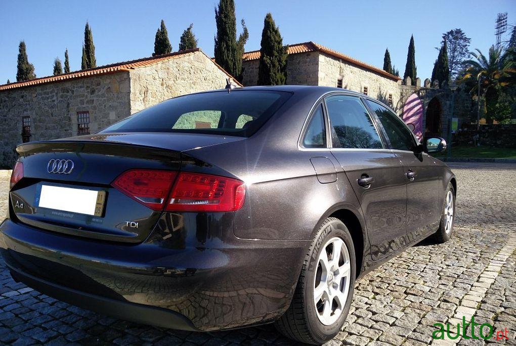 2011' Audi A4 2.0 Tdie Advance photo #4