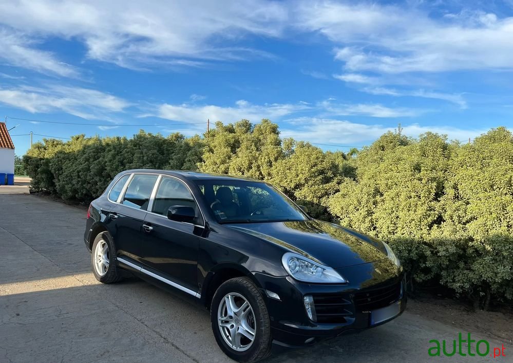2009' Porsche Cayenne Tiptronic photo #2