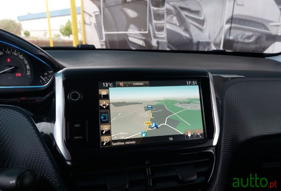 2016' Peugeot 2008 photo #4