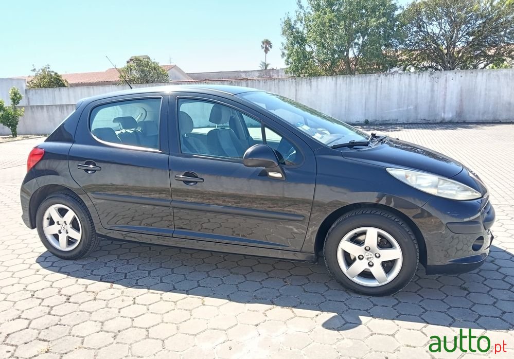 2006' Peugeot 207 1.4 Hdi Premium photo #2