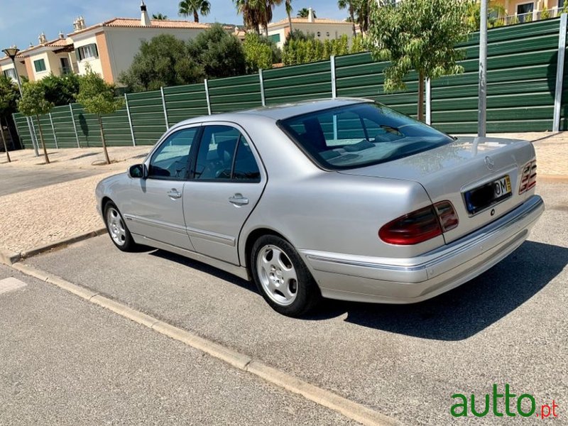 1999' Mercedes-Benz E-220 photo #4