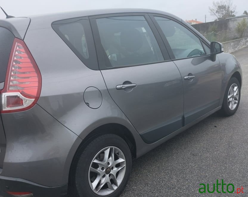2009' Renault Megane Scenic photo #5