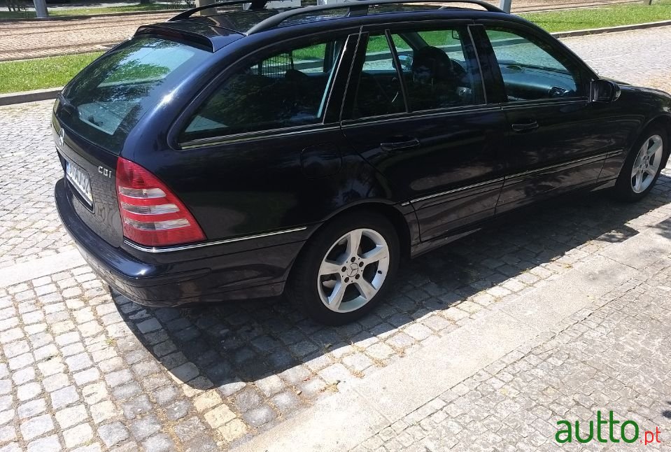 2004' Mercedes-Benz C-220 photo #2