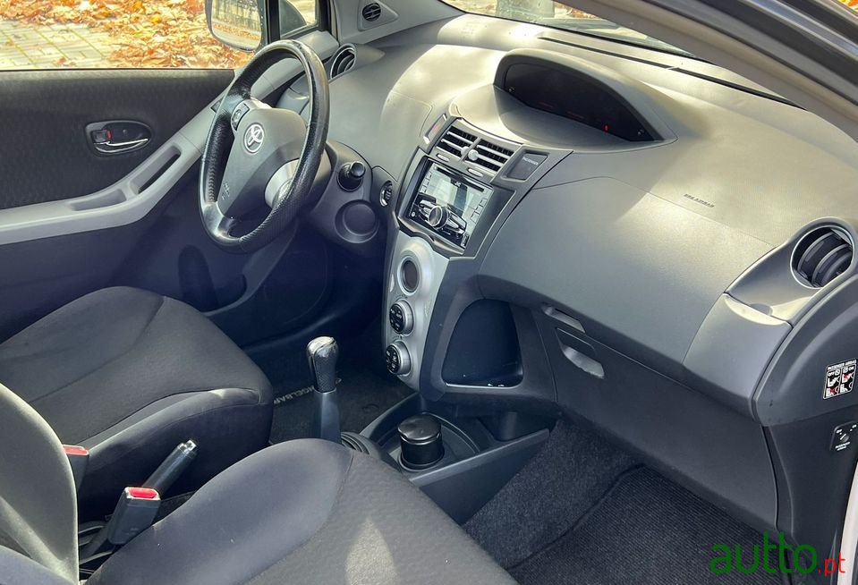 2008' Toyota Yaris photo #6