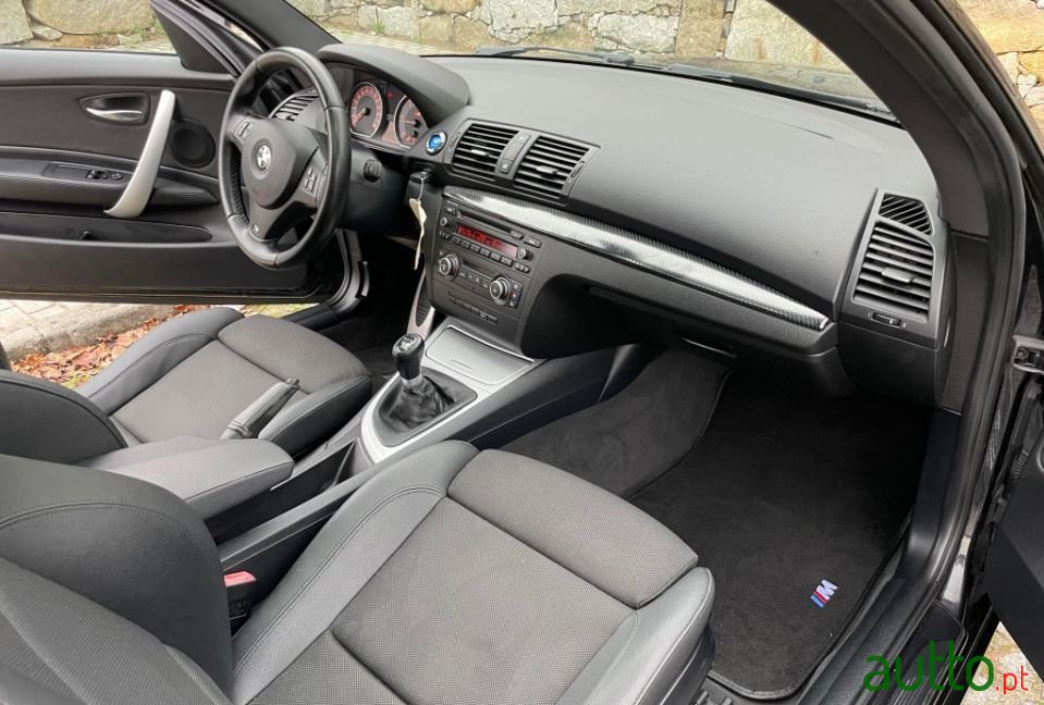 2011' BMW 120 photo #5