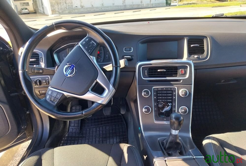 2015' Volvo S60 1.6 D2 Summum Eco photo #6