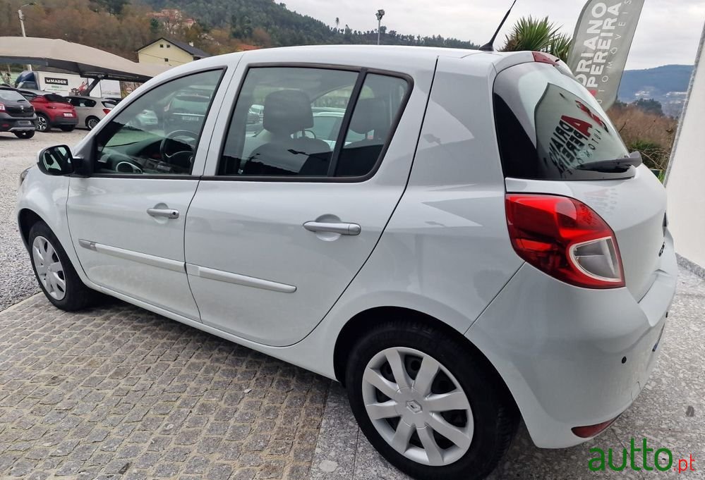 2011' Renault Clio 1.2 16V Confort photo #4