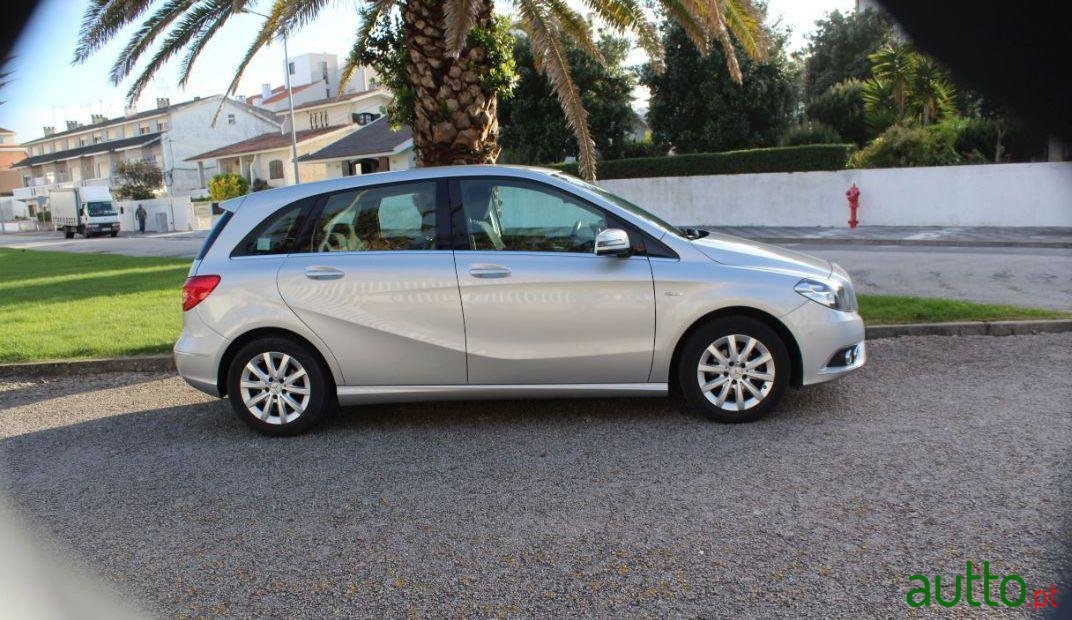 2012' Mercedes-Benz B-180 photo #3