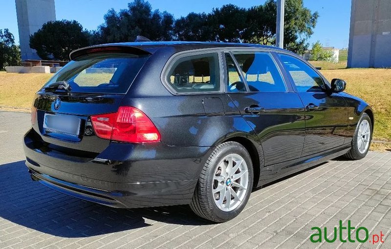 2012' BMW 318 D Touring Navigation photo #6