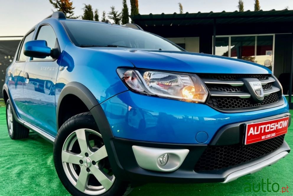 2016' Dacia Sandero photo #2