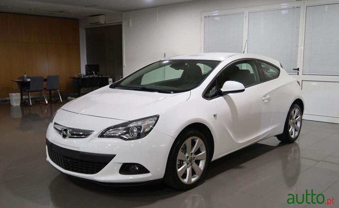 2014' Opel Astra Gtc photo #1