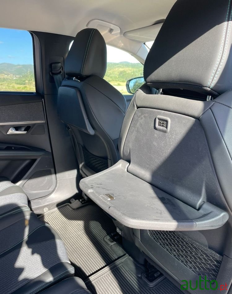 2021' Peugeot 5008 photo #5