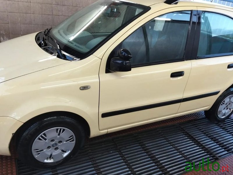 2005' Fiat Panda photo #2