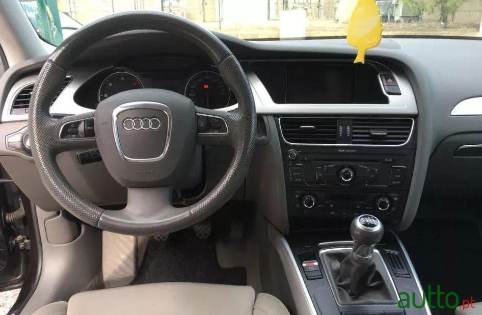 2009' Audi A4 Avant photo #2