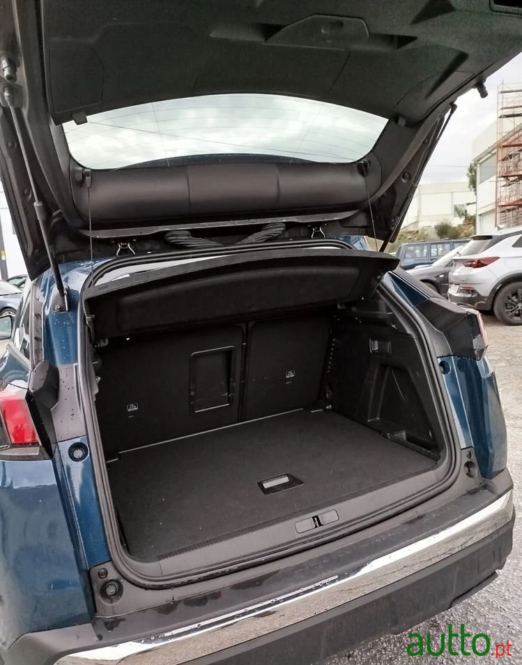 2022' Peugeot 3008 photo #6