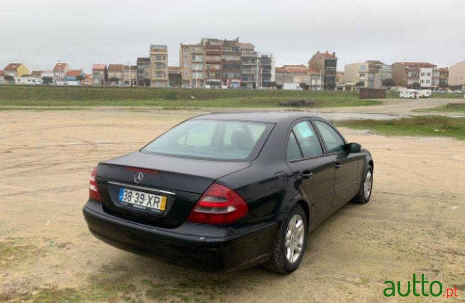 2002' Mercedes-Benz E-220 Classic photo #2