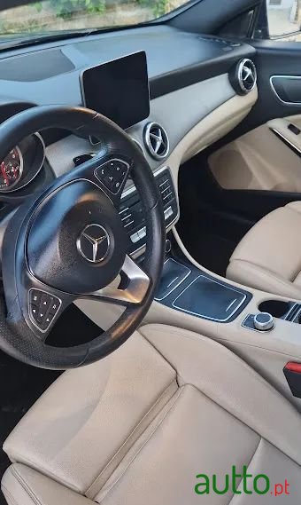 2018' Mercedes-Benz Classe Cla photo #3