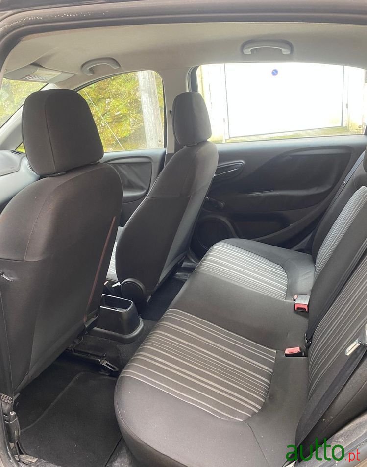 2011' Fiat Punto Evo photo #3